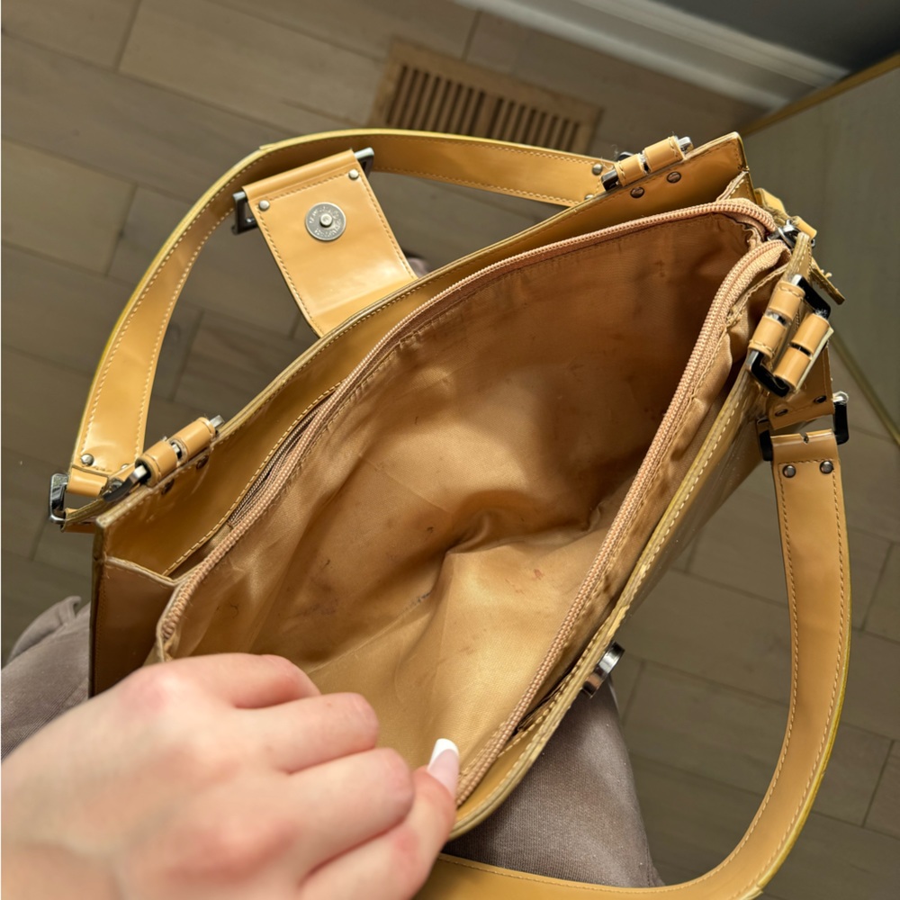 GUESS purse - Picture 4 of 7